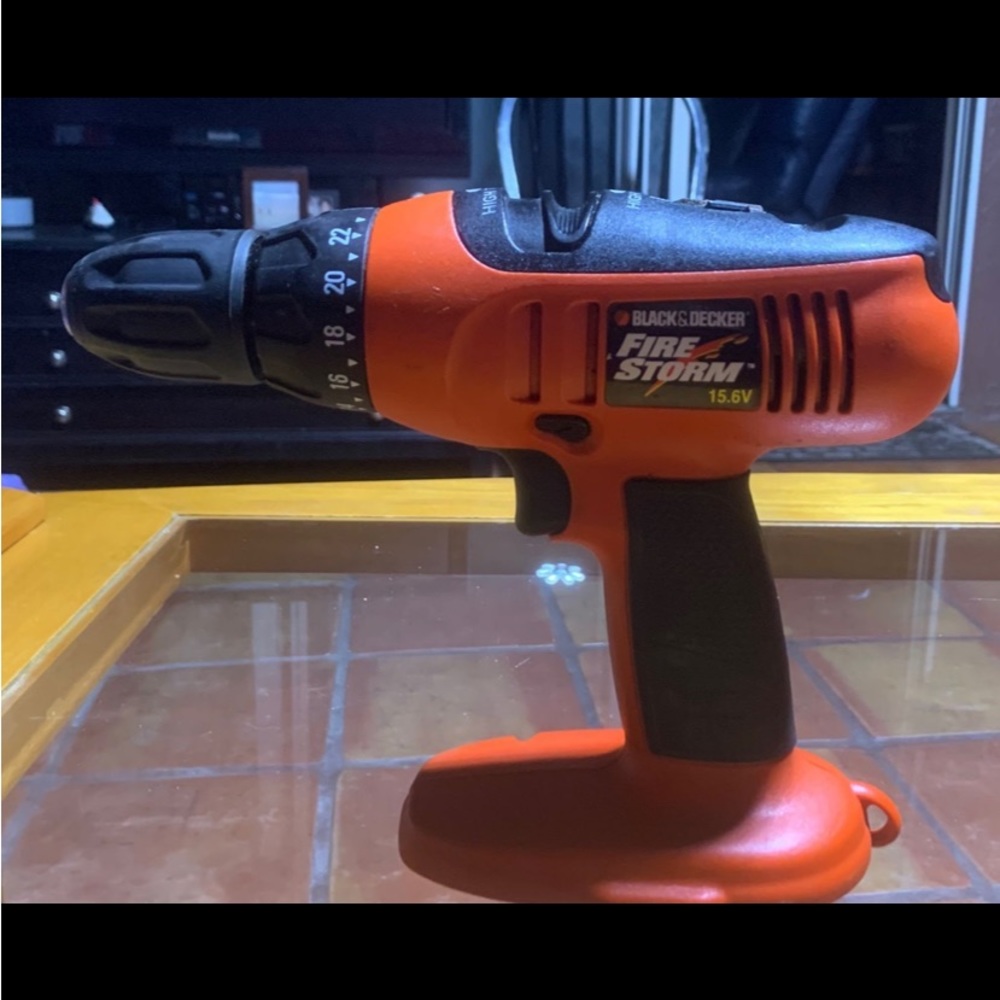 Black & Decker Fire Storm 15.6 V Drill. Model: FS1560 Type 1